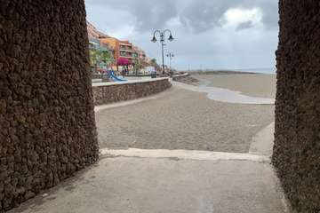 Melenara: Superficie que se pavimentará entre salida obra de fábrica y paseo existente (Foto proyecto)